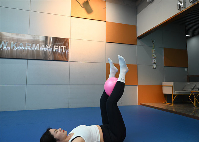 último caso de la compañía sobre Cómo usar una bola de Pilates suave